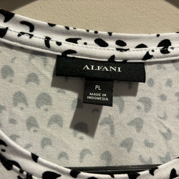 Alfani petite L short sleeve t-shirt. NWT - Picture 3 of 4